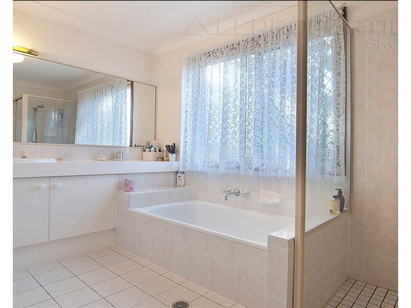 10 Copeton Crescent, Parkinson QLD 4115