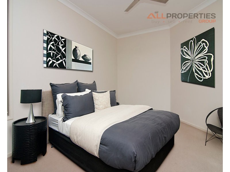 20 Elm Place, Heathwood QLD 4110