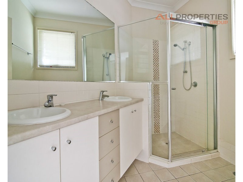 20 Elm Place, Heathwood QLD 4110