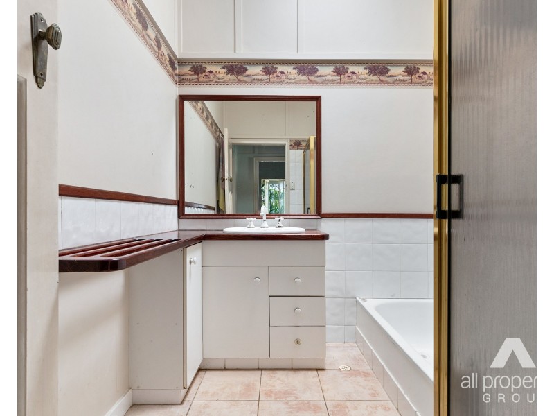 61-63 Passage Street, Cleveland QLD 4163