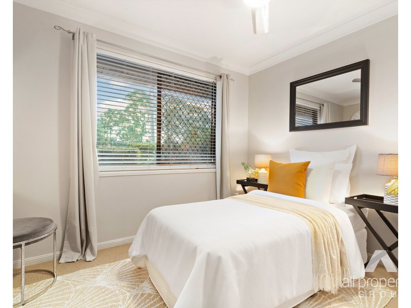 6 Fynes Street, Hillcrest QLD 4118