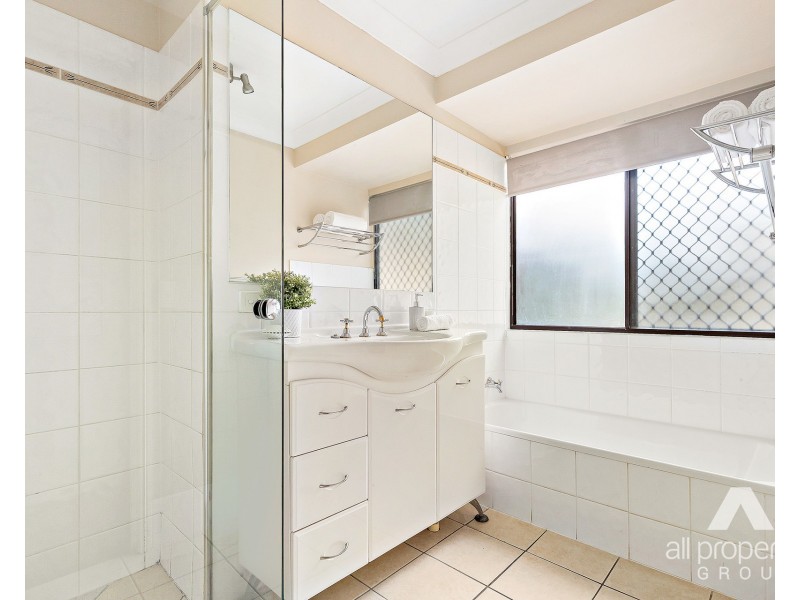 6 Fynes Street, Hillcrest QLD 4118