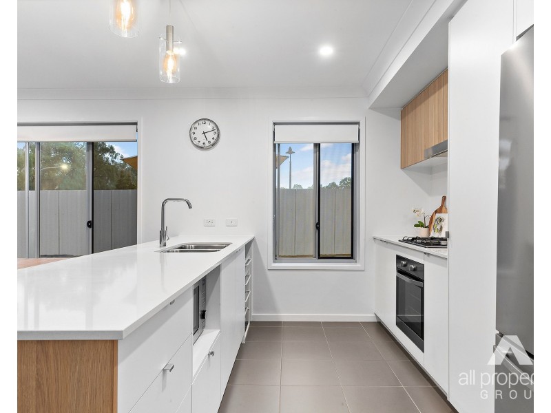 92 Chambers Ridge Boulevard, Park Ridge QLD 4125