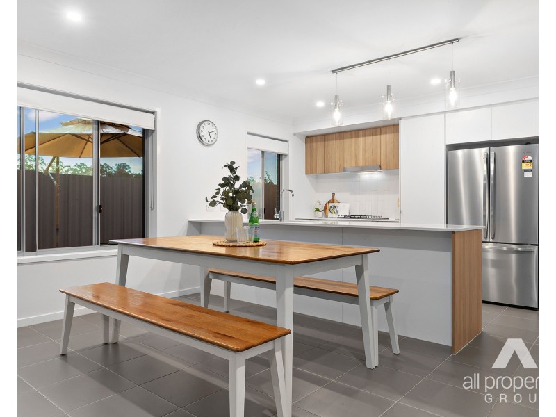 92 Chambers Ridge Boulevard, Park Ridge QLD 4125