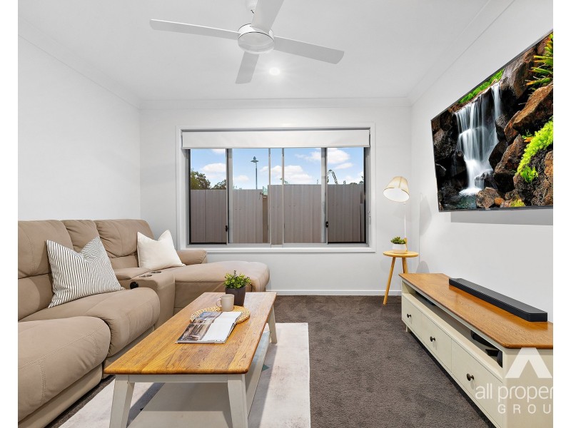 92 Chambers Ridge Boulevard, Park Ridge QLD 4125