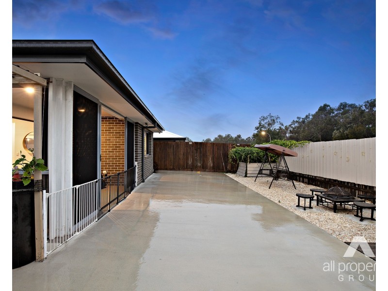 92 Chambers Ridge Boulevard, Park Ridge QLD 4125