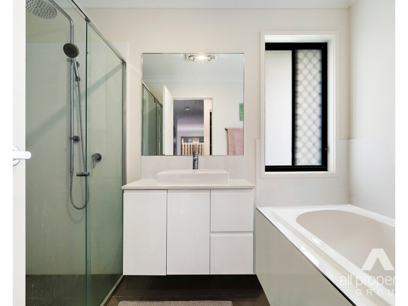 116 Vineyard Drive, Greenbank QLD 4124