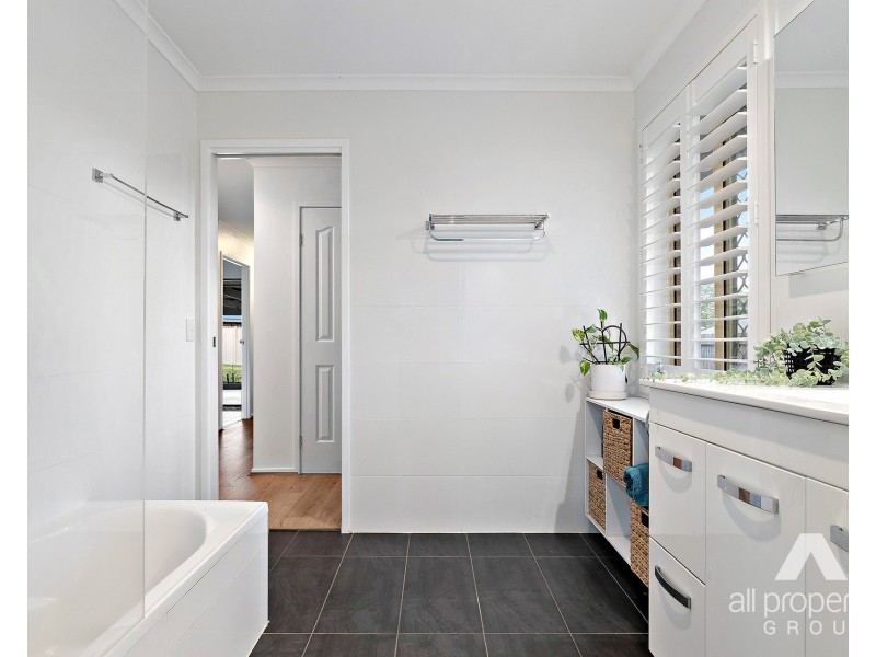 14 Fenwood Close, Boronia Heights QLD 4124