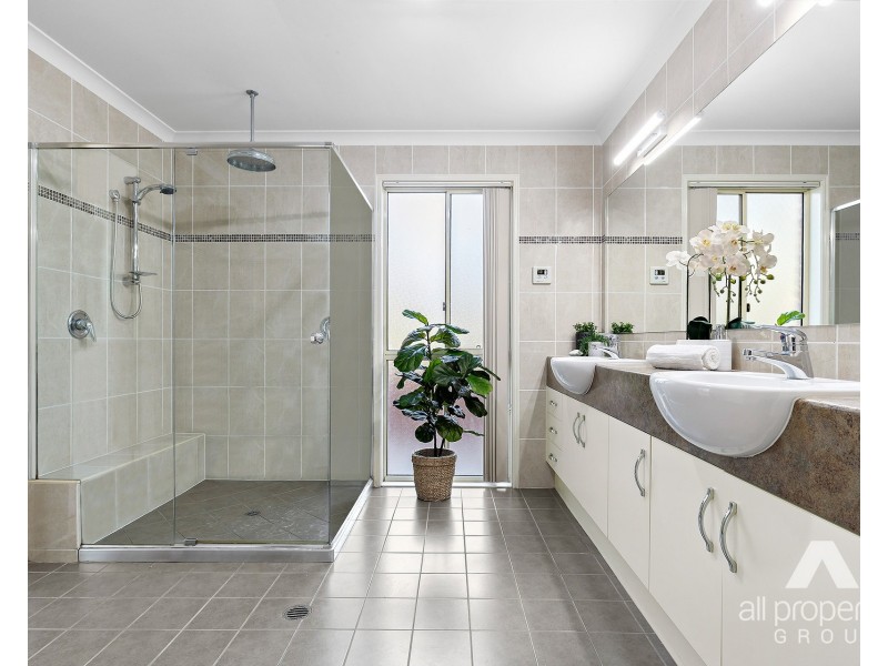 33-37 Jindabyne Court, Greenbank QLD 4124