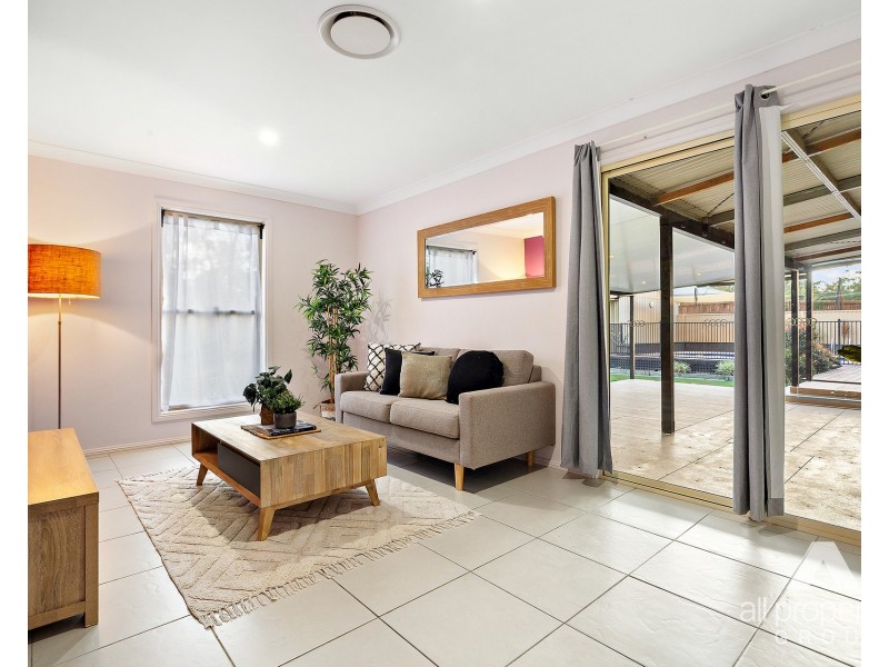 33-35 Bradley Court, Greenbank QLD 4124