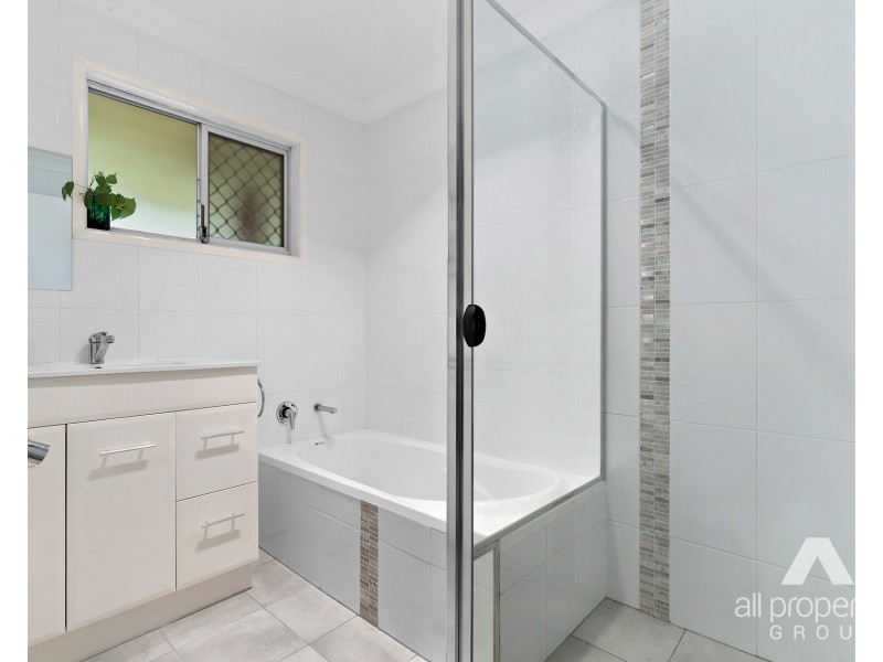 92 Waratah Drive, Crestmead QLD 4132