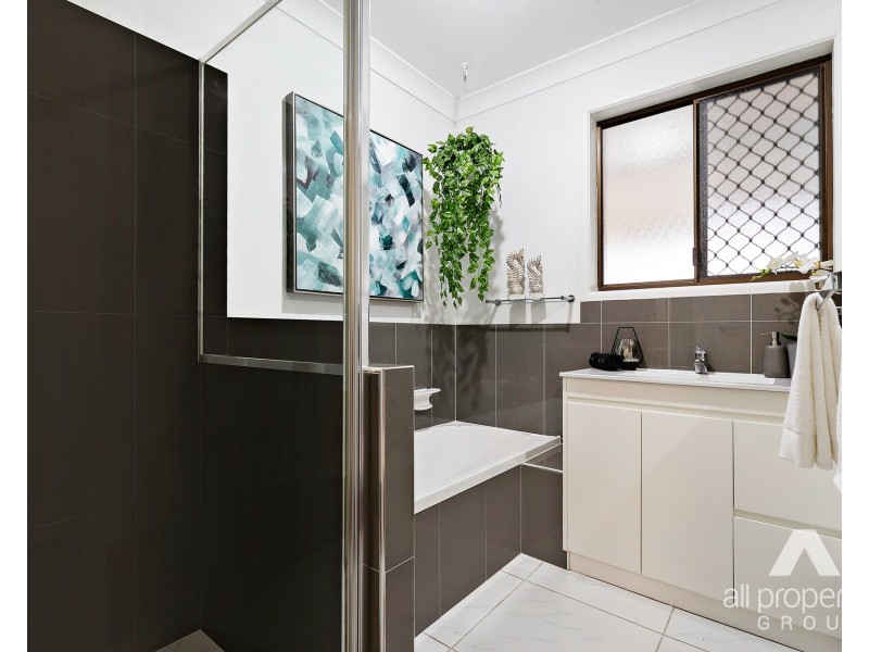 1 Arbour Way, Regents Park QLD 4118