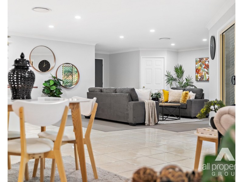 8 Rosefinch Street, Upper Coomera QLD 4209