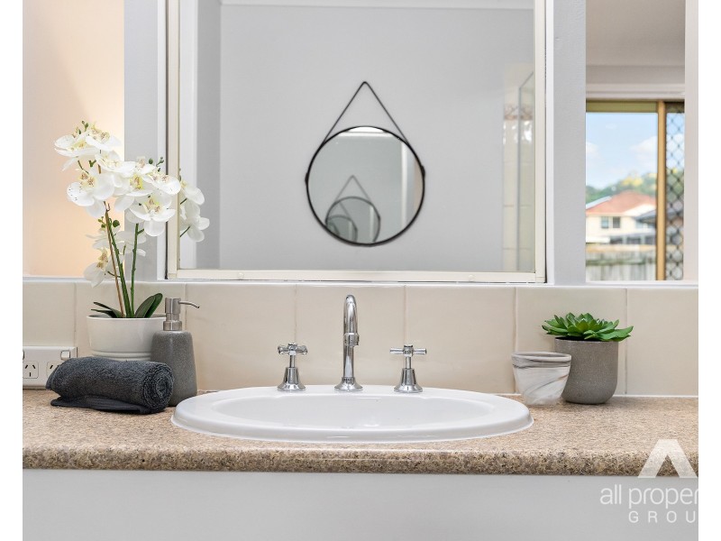 8 Rosefinch Street, Upper Coomera QLD 4209