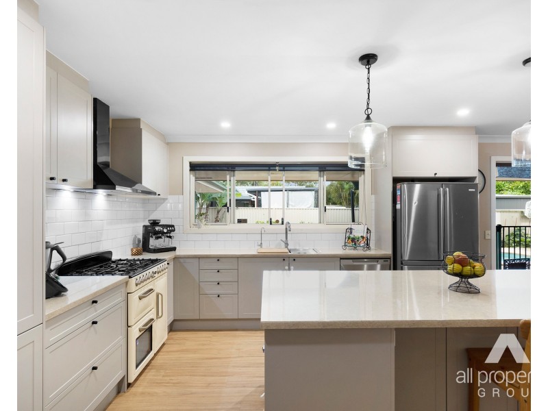 22 Kingaroy Avenue, Helensvale QLD 4212