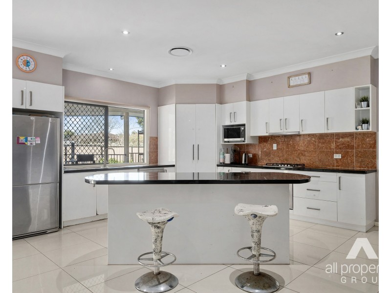 32 Lockyer Place, Crestmead QLD 4132