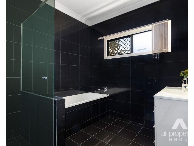 32 Lockyer Place, Crestmead QLD 4132