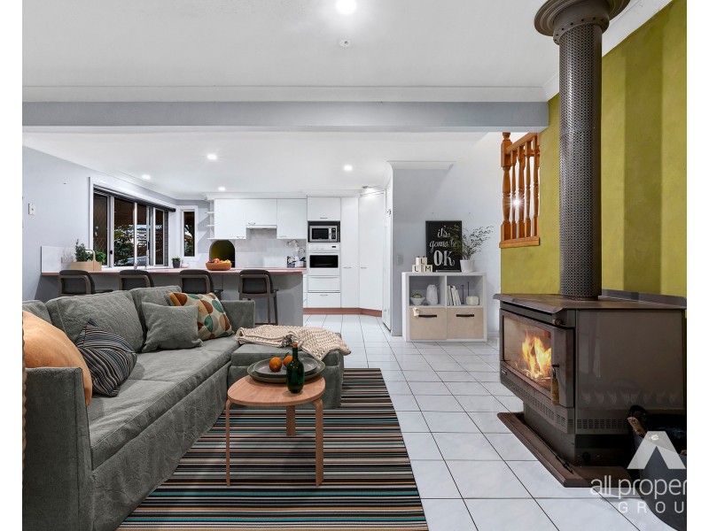98-100 Teresa Drive, Munruben QLD 4125