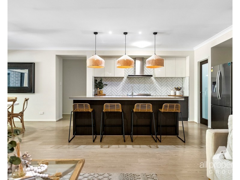 7 Slate Court, Logan Reserve QLD 4133