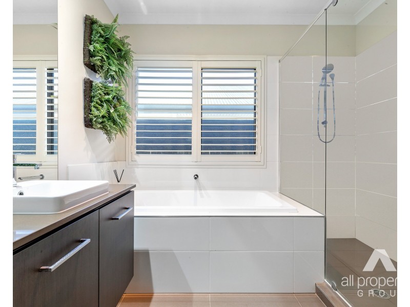 7 Slate Court, Logan Reserve QLD 4133