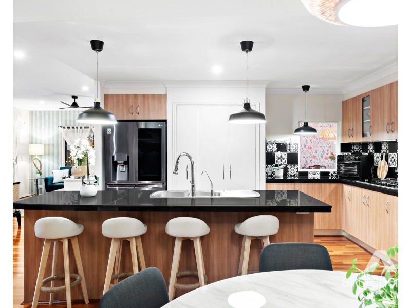 35 The Esplanade, Forest Lake QLD 4078