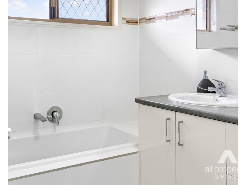 20 Tregana Circuit, Edens Landing QLD 4207