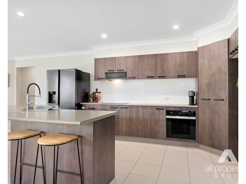 27 Emmaville Crescent, Ormeau QLD 4208