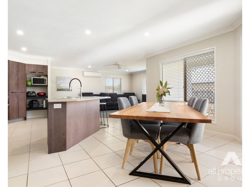 27 Emmaville Crescent, Ormeau QLD 4208