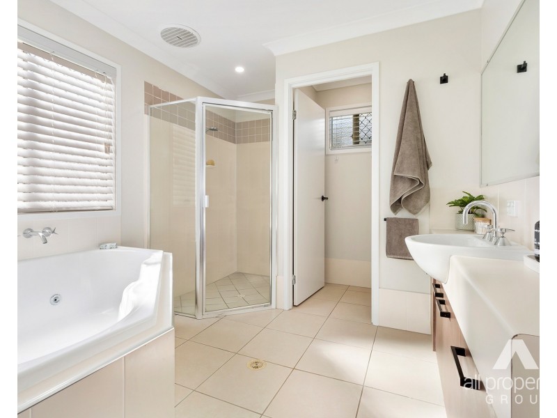27 Emmaville Crescent, Ormeau QLD 4208