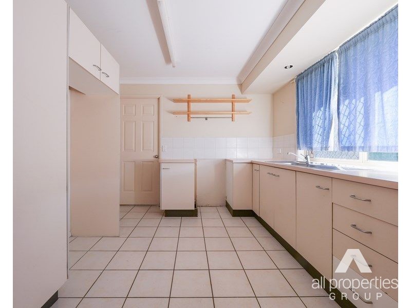 15 Bywater Street, Hillcrest QLD 4118