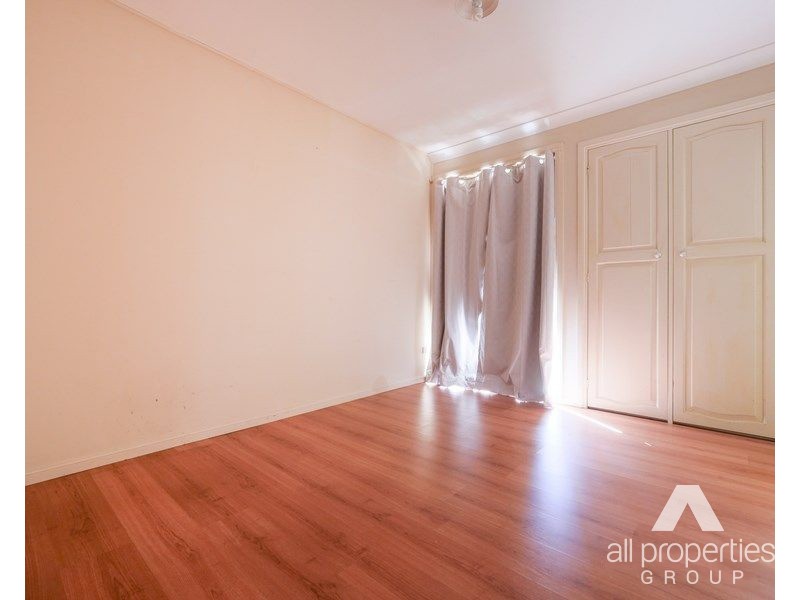 15 Bywater Street, Hillcrest QLD 4118