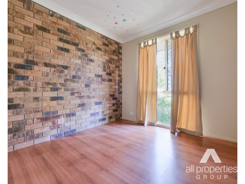 15 Bywater Street, Hillcrest QLD 4118