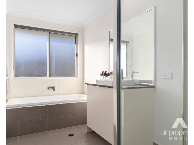 12 Edwards Road, Greenbank QLD 4124