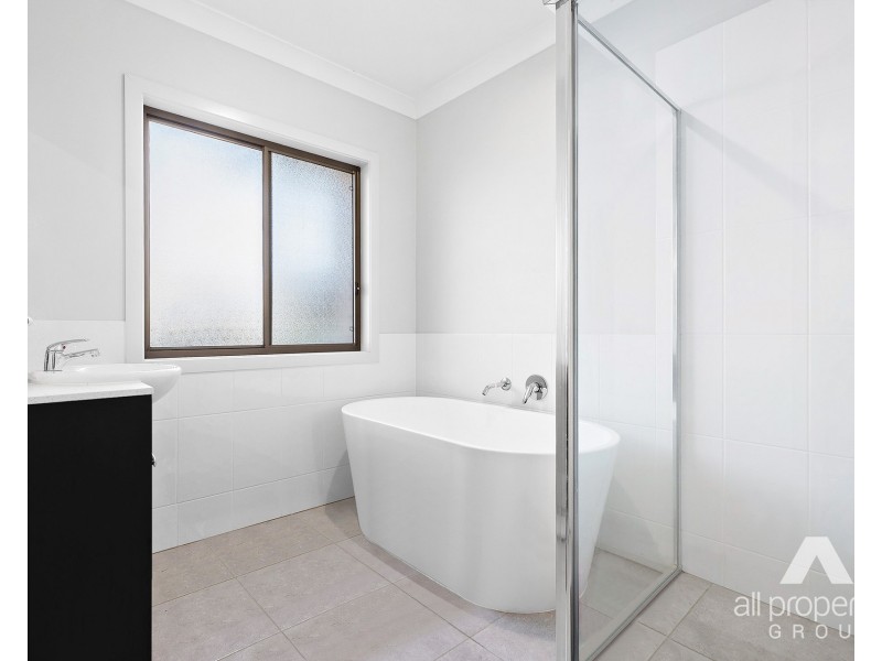 9 Esk Street, South Maclean QLD 4280