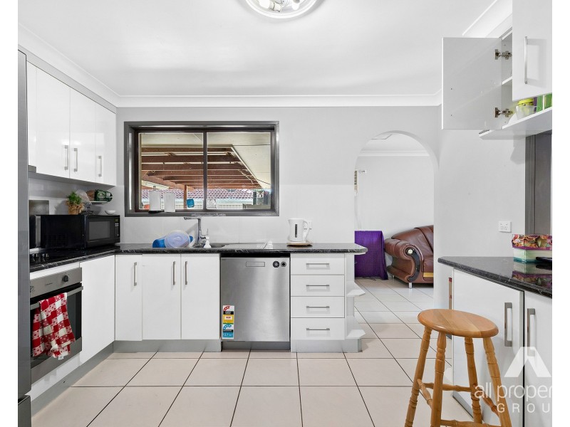 16 Helmet Court, Hillcrest QLD 4118