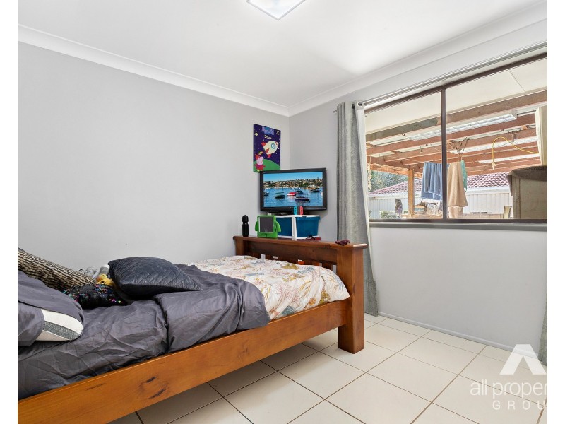 16 Helmet Court, Hillcrest QLD 4118