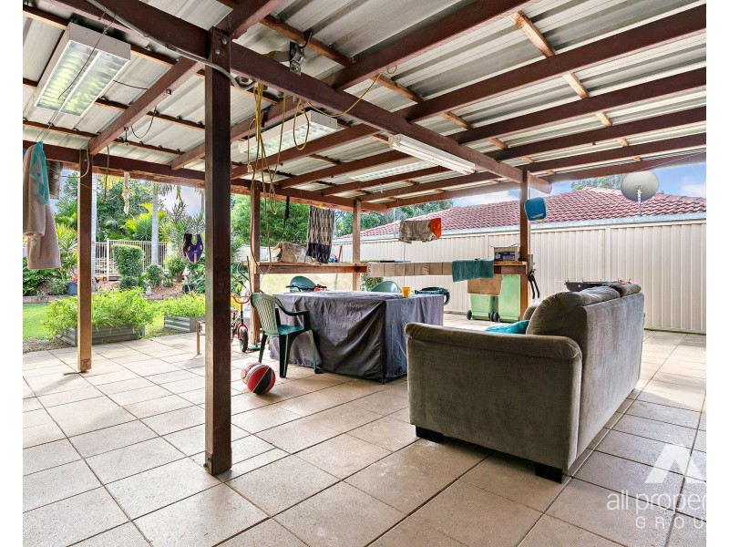16 Helmet Court, Hillcrest QLD 4118
