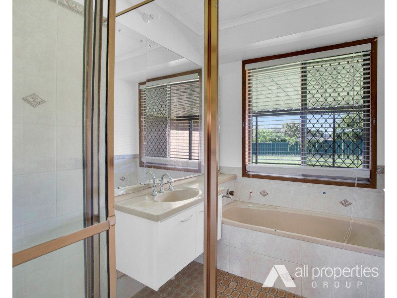 16  Grecian Street, Regents Park QLD 4118