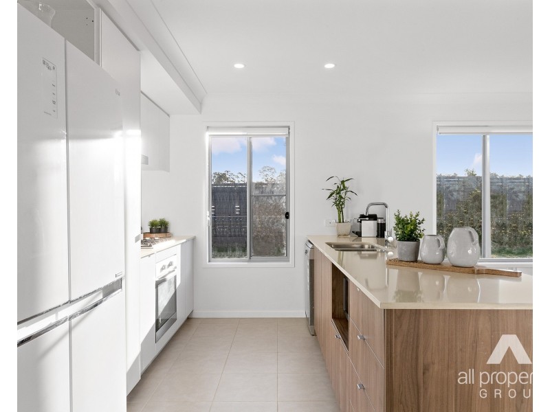 79 Chambers Ridge Boulevard, Park Ridge QLD 4125