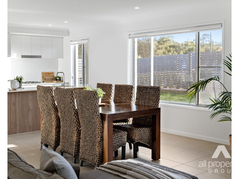 79 Chambers Ridge Boulevard, Park Ridge QLD 4125