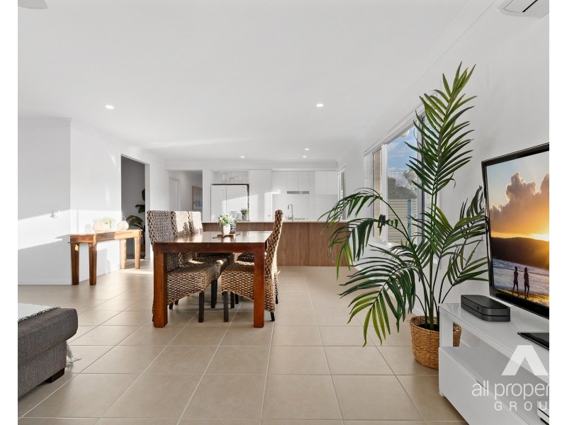 79 Chambers Ridge Boulevard, Park Ridge QLD 4125