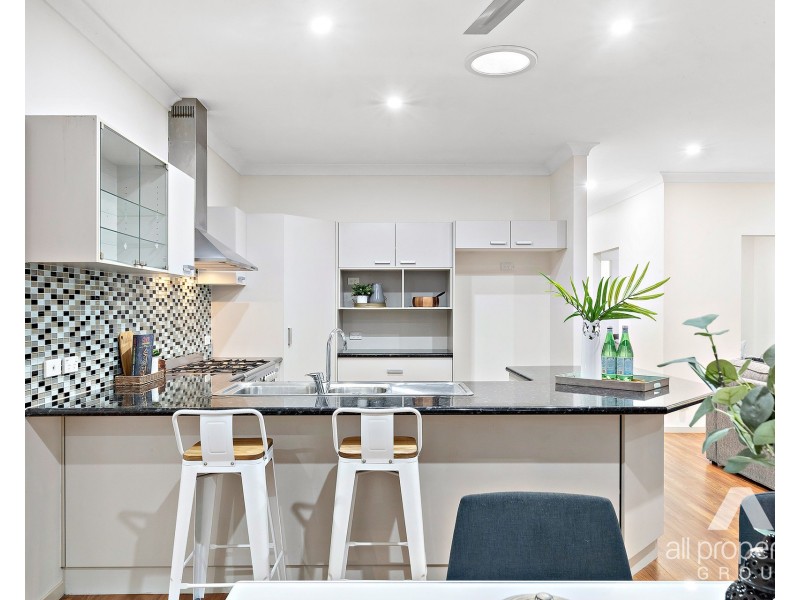 12 Juniper Street, Heathwood QLD 4110