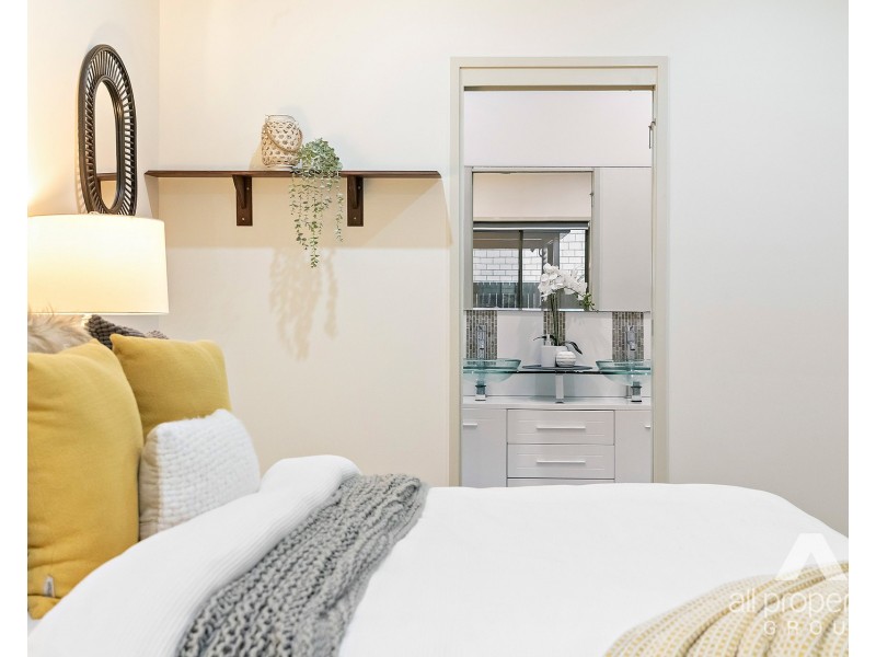 12 Juniper Street, Heathwood QLD 4110