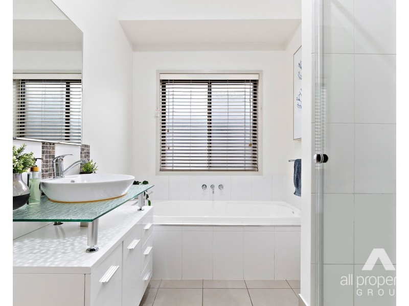 12 Juniper Street, Heathwood QLD 4110