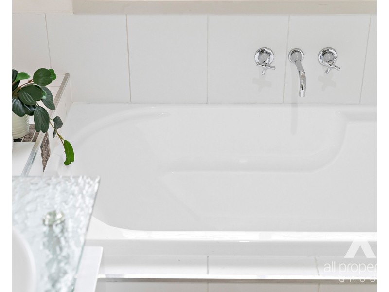 12 Juniper Street, Heathwood QLD 4110