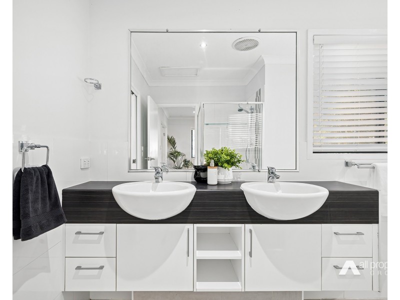 10-12 Laurina Drive, New Beith QLD 4124