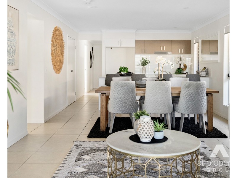 11 Isla Street, Park Ridge QLD 4125