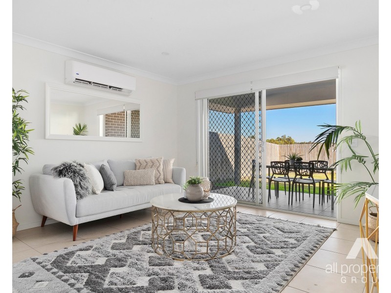 11 Isla Street, Park Ridge QLD 4125