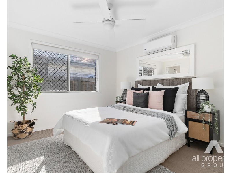 11 Isla Street, Park Ridge QLD 4125