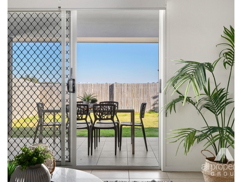 11 Isla Street, Park Ridge QLD 4125